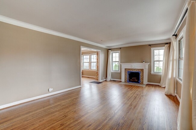 Photo - 3 Bed | 1 Bath in Midtown!