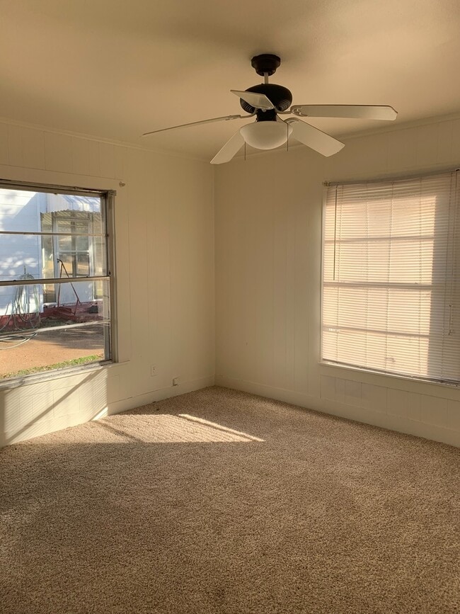 Photo - 3/2 fence yard kilgore pet friendly