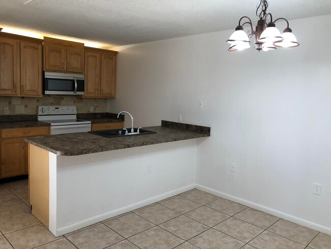 Photo - 1919 19th Way