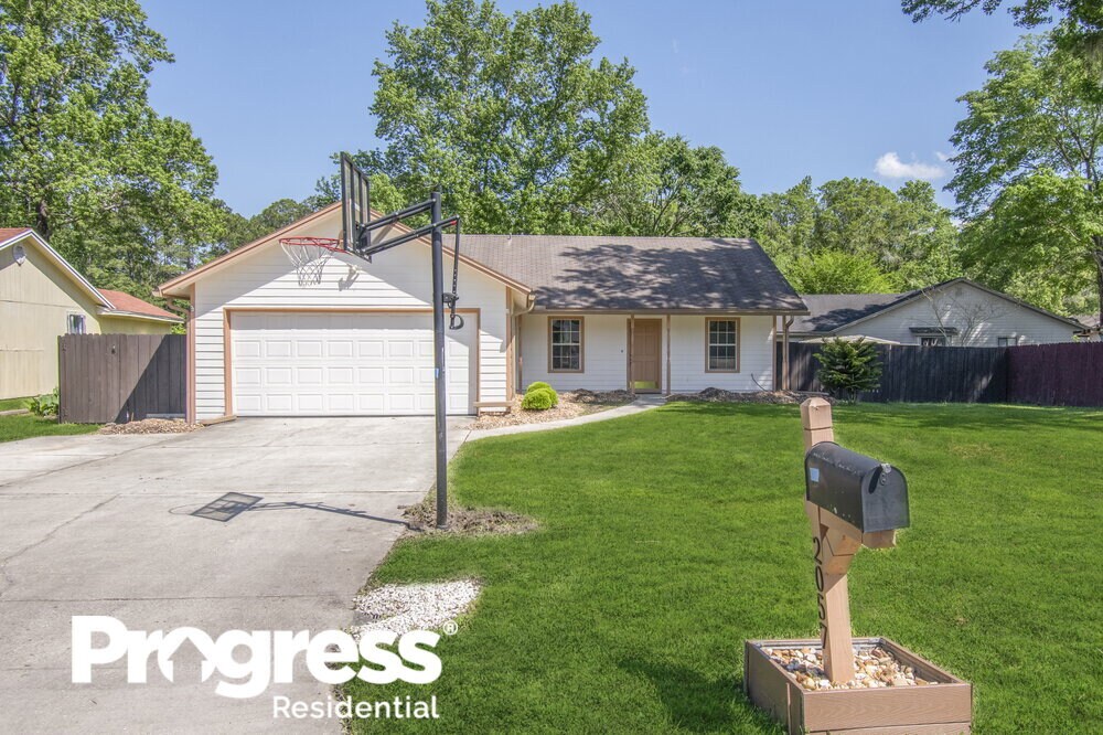 Photo - 2057 Tickford St