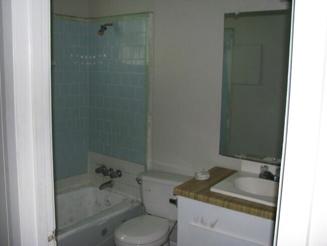 Photo - 3812 Wipprecht St Unit 18B