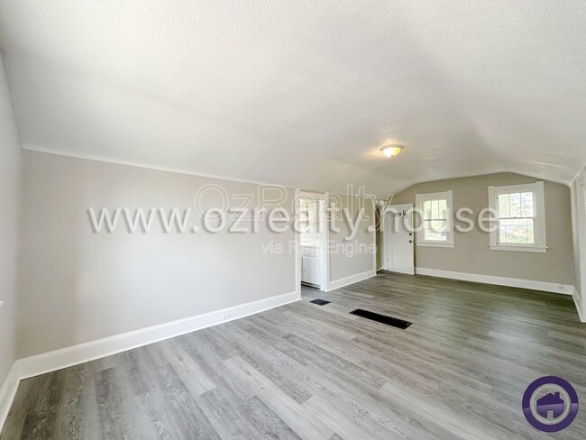 Photo - 209 Eldred Ave