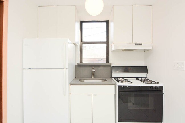 Photo - 529 N Claremont Ave Unidad J05P