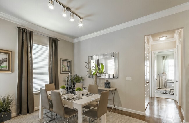 Photo - Where Elegance and Comfort Align! Unidad BEWD