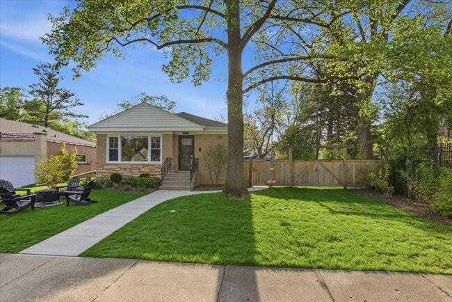 Building Photo - 9237 Lincolnwood Dr