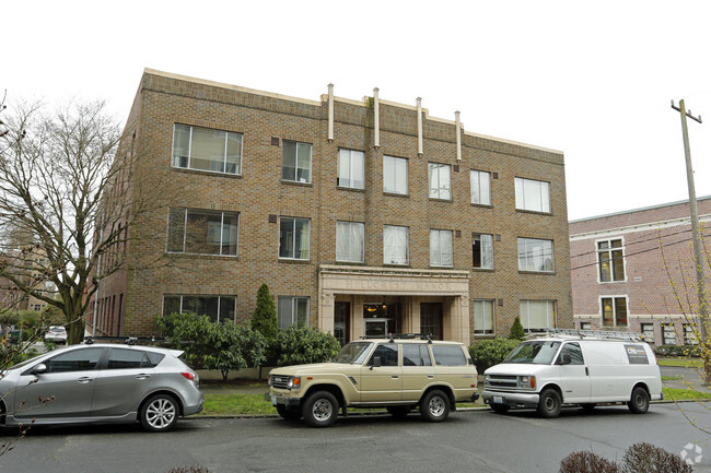 Building Photo - HC Hillcrest Apartments