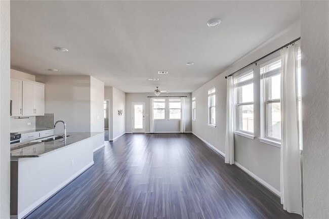 Photo - 204 Mountain Valley St