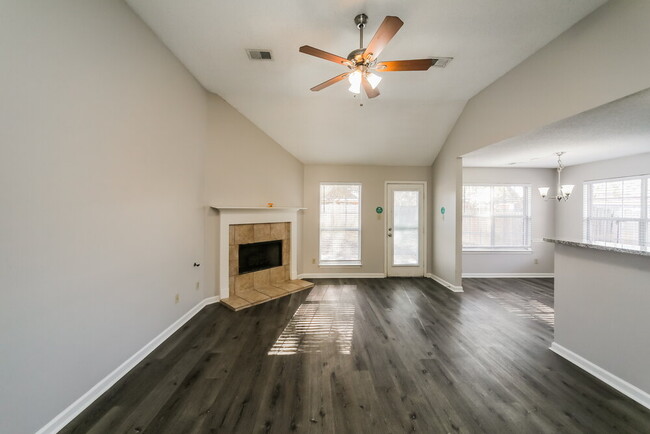 Photo - 165 Garden View Dr