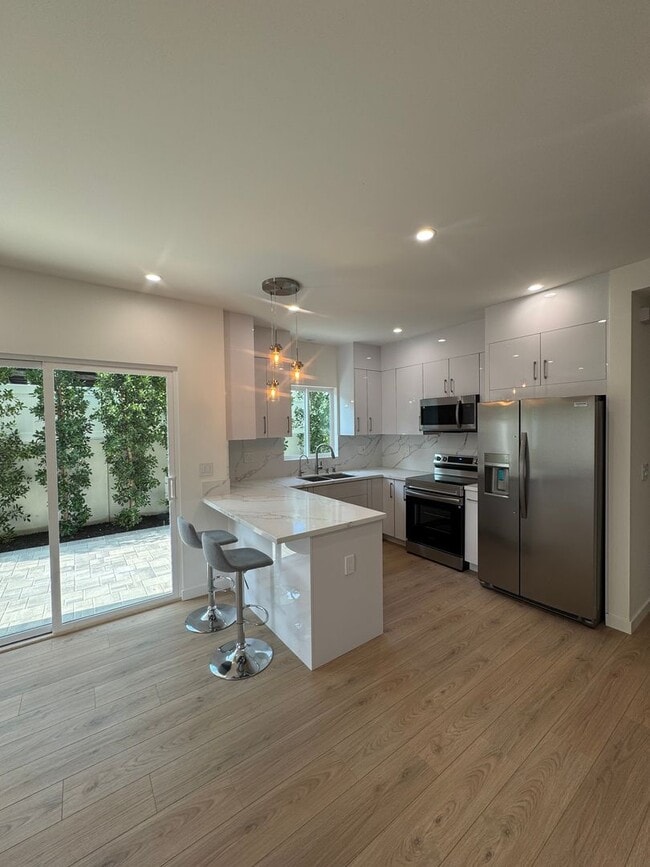 Building Photo - Spacious 1000 Sq. Ft. Single-Floor Back AD... Rental