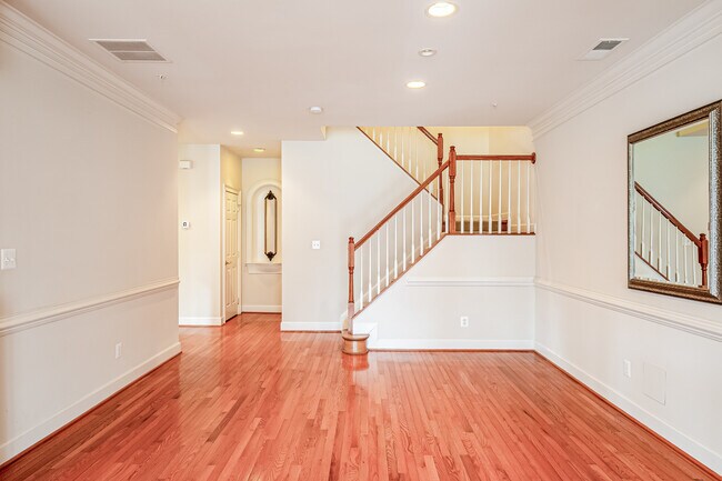 Photo - 513 Rosebush Ln