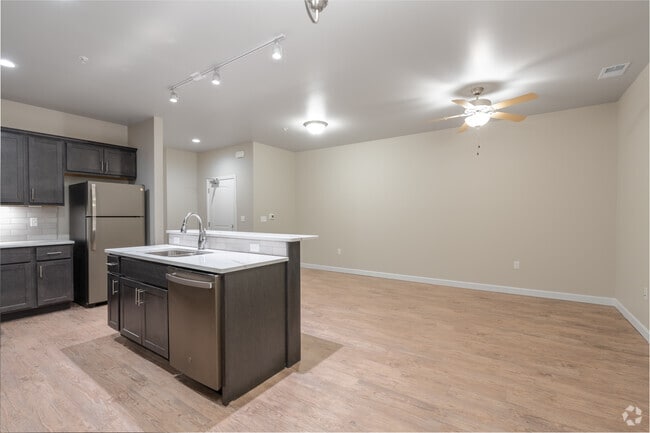 1 BR, 1 BA, 905 SF - Crescent View Village