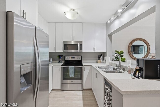 Photo - 803 River Point Dr Unidad 107B