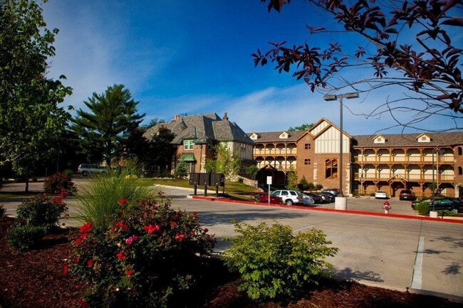 Manor - Lofts at The Manor Apartments