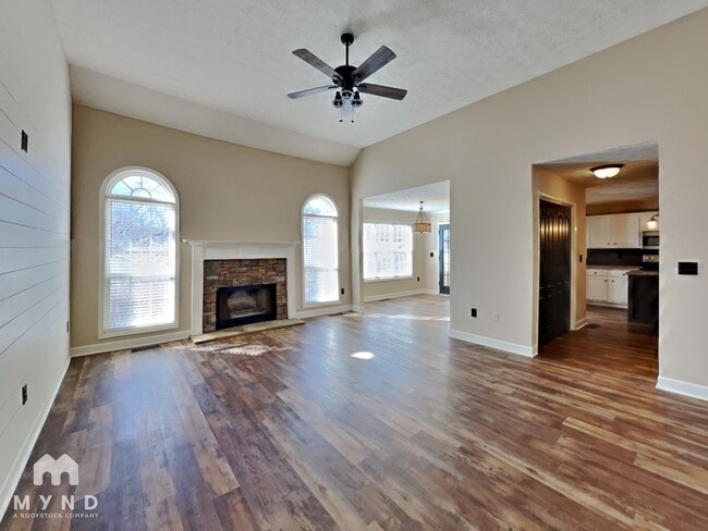 Photo - 328 John Gordon Pl