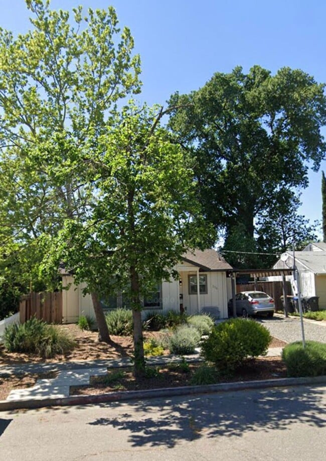 Building Photo - Recently renovated home near downtown Davis