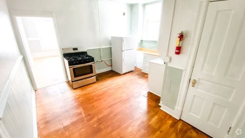 Building Photo - 462 Railroad St Unit 5 Rental