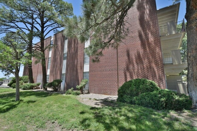 Photo - The Lanai Apartments
