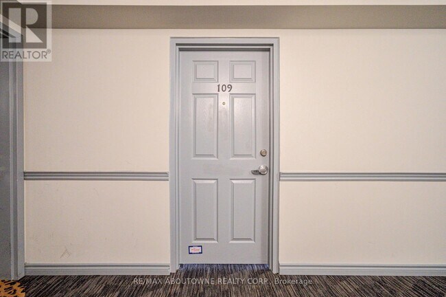 Photo - 1490 Bishops Gate Unité 109