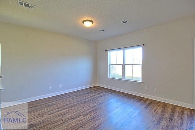 Photo - 106 Centennial Ct