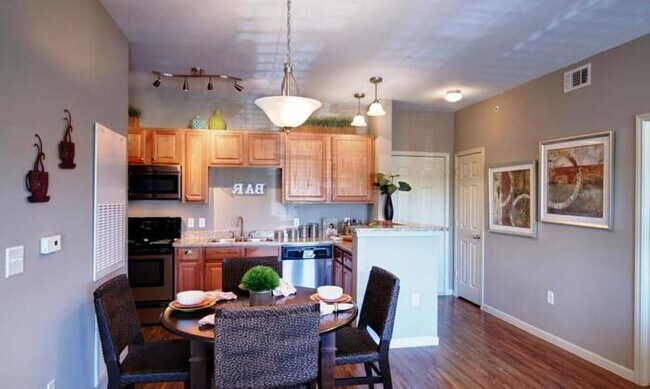 Photo - 8828 N Riverside Dr Unidad c1