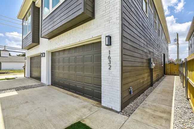 Photo - 1632 Davis Ave