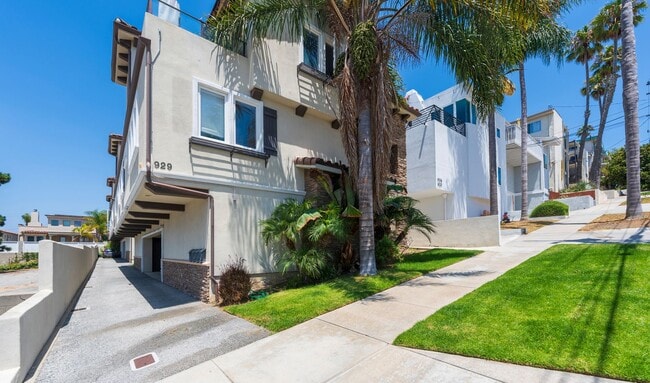 Building Photo - LUXURIOUS-CONTEMPORARY TOWNHOUSE W/ AMAZIN...
