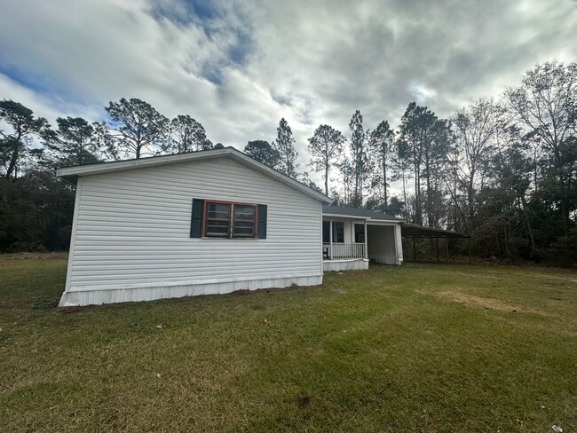 Building Photo - 3 Bed/2 Bath Home