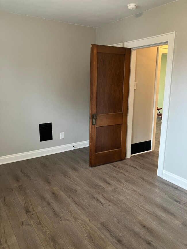 Back Bedroom 1.1 - 930 Oxley Rd Unit 930