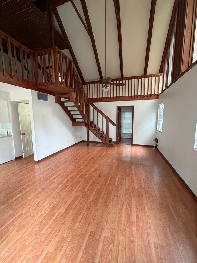 Building Photo - 2609 Hillsdale Ave Unit B