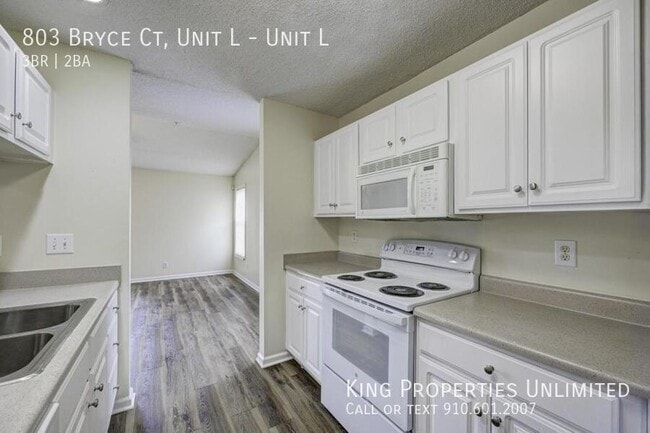 Building Photo - 803 Bryce Ct Unit L