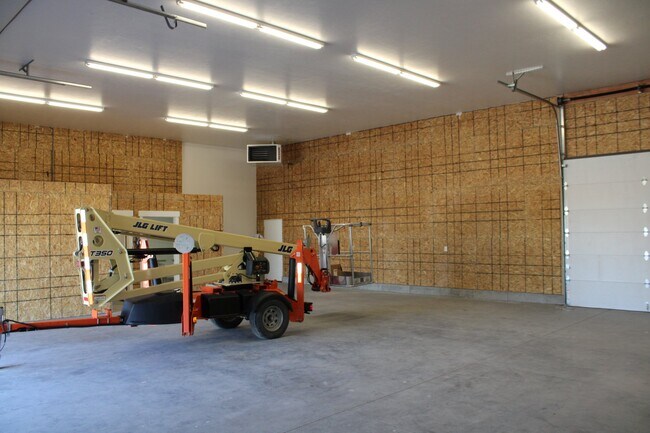 Photo - 57 W 465 N