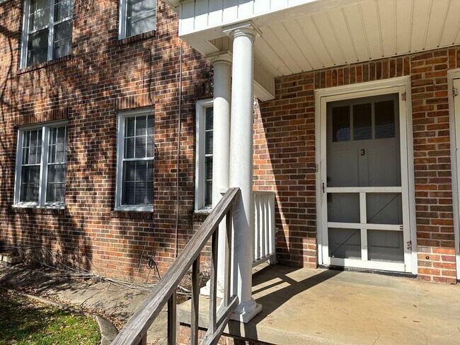 Photo - Downstairs unit DOWNTOWN TALLAHASSEE!!! Unit 3