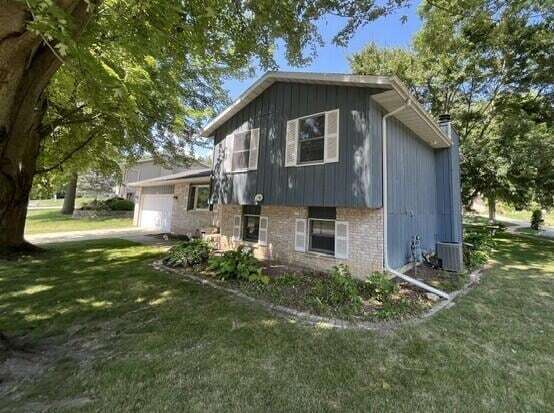 Photo - 852 Burr Oak Dr