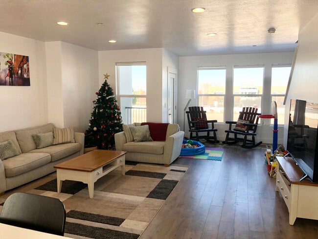 Living room - 3848 W Kinglassie Ln Townhome