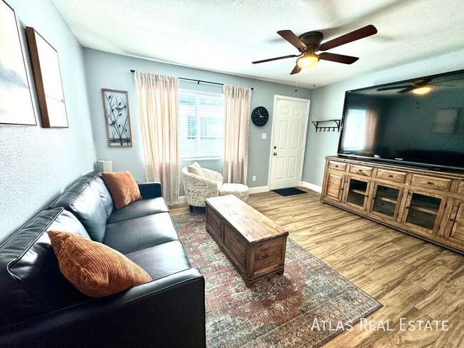 Building Photo - 2540 N 17th Way Unit 4 Rental