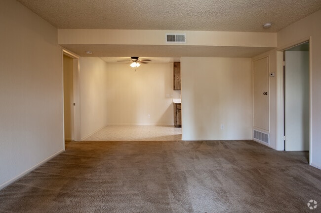 2BR, 2BA - 1045 SF