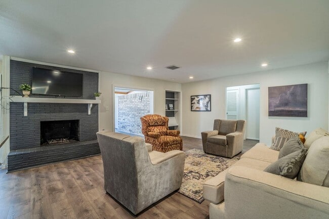 Photo - Newly Remodeled & Ready to Move In!