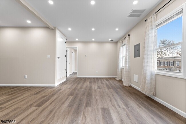 Photo - 80 E Emerson Ave