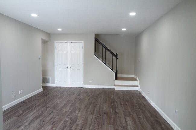 Photo - 411 Stevenson Pl