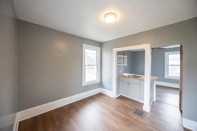 Photo - 2257 E 80th St