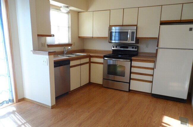 7957 Lexington Park Dr