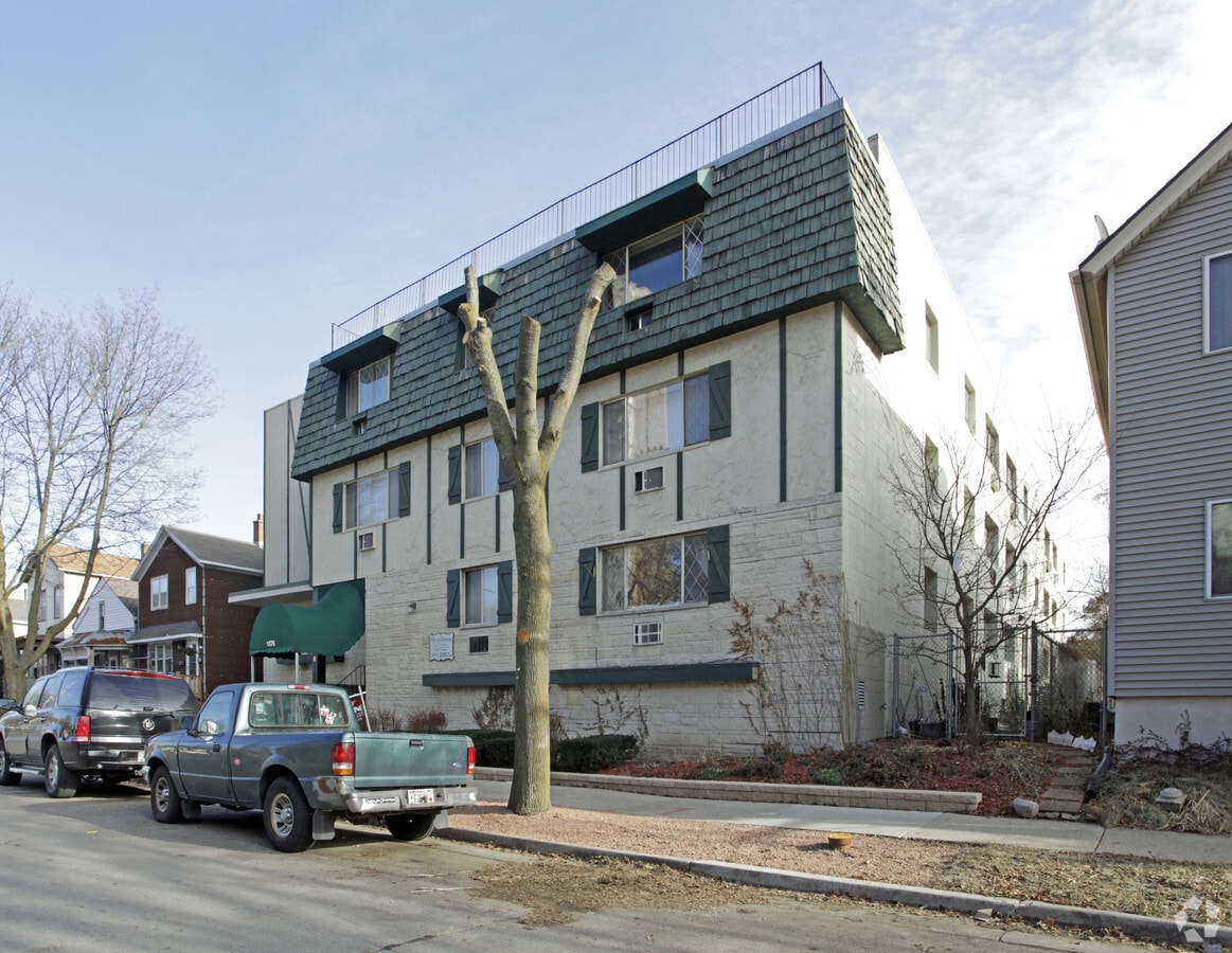 Photo - Warren Chateau