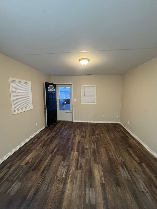 Family Room - 518 N Main St Unit 518 C