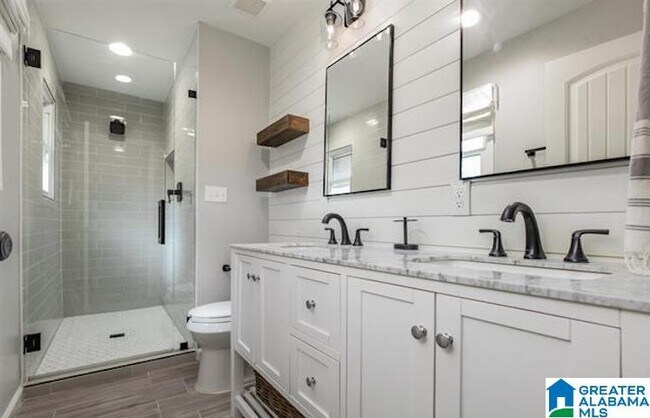 Photo - 661 Pamela St