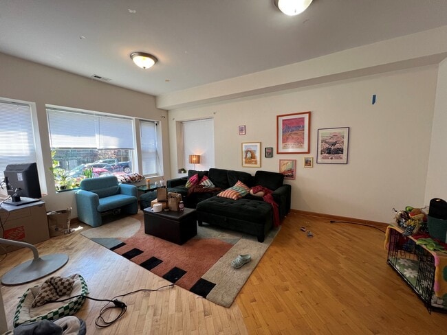 Living Room - Greenleaf-Paulina Apartments