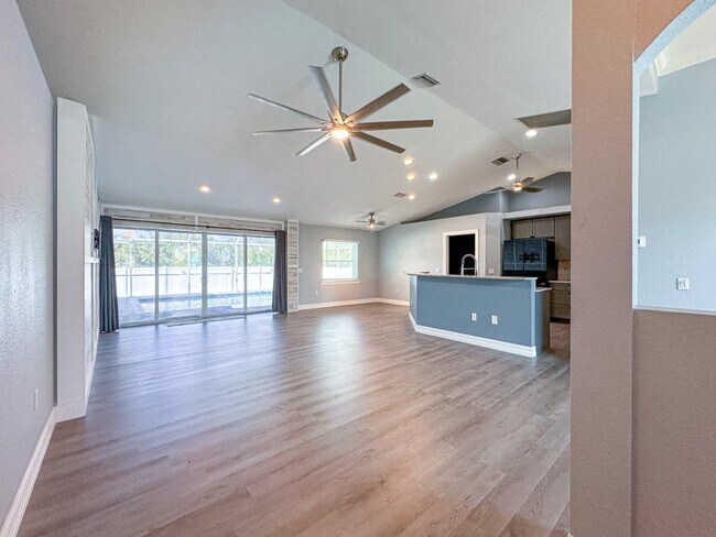 Photo - 13280 Foresman Blvd