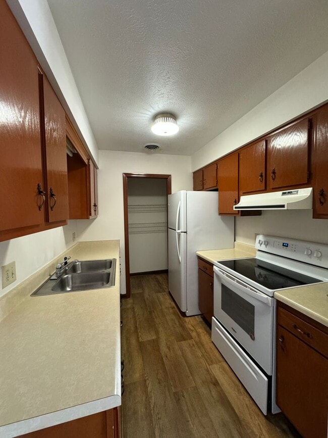 Photo - Apartment for Rent - Exclusive Leasing Special