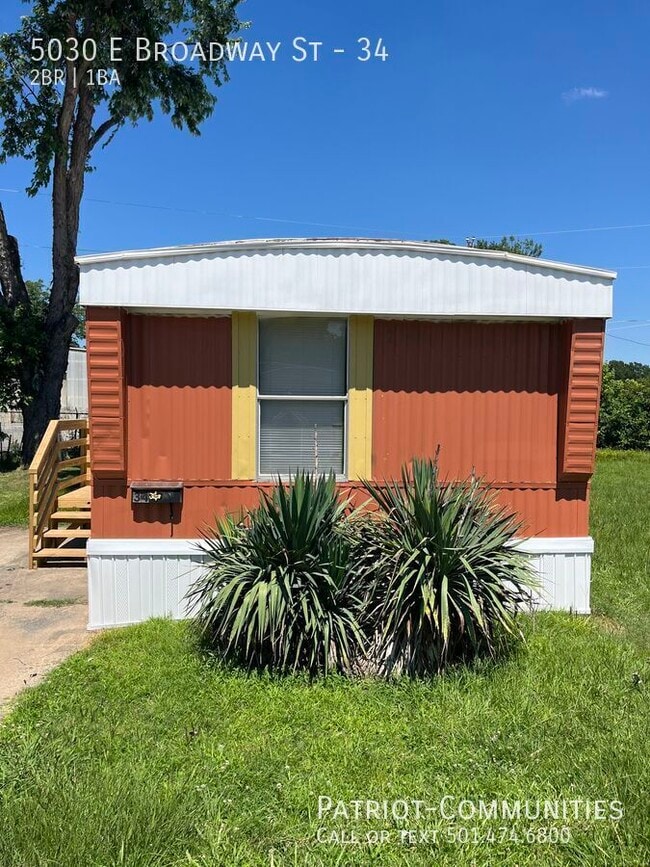 Photo - 5030 E Broadway St