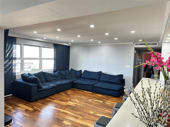 Photo - 401 Golden Isles Dr Unidad 1013