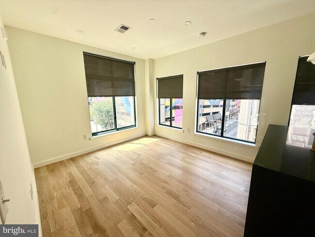 Photo - 1128 Walnut St
